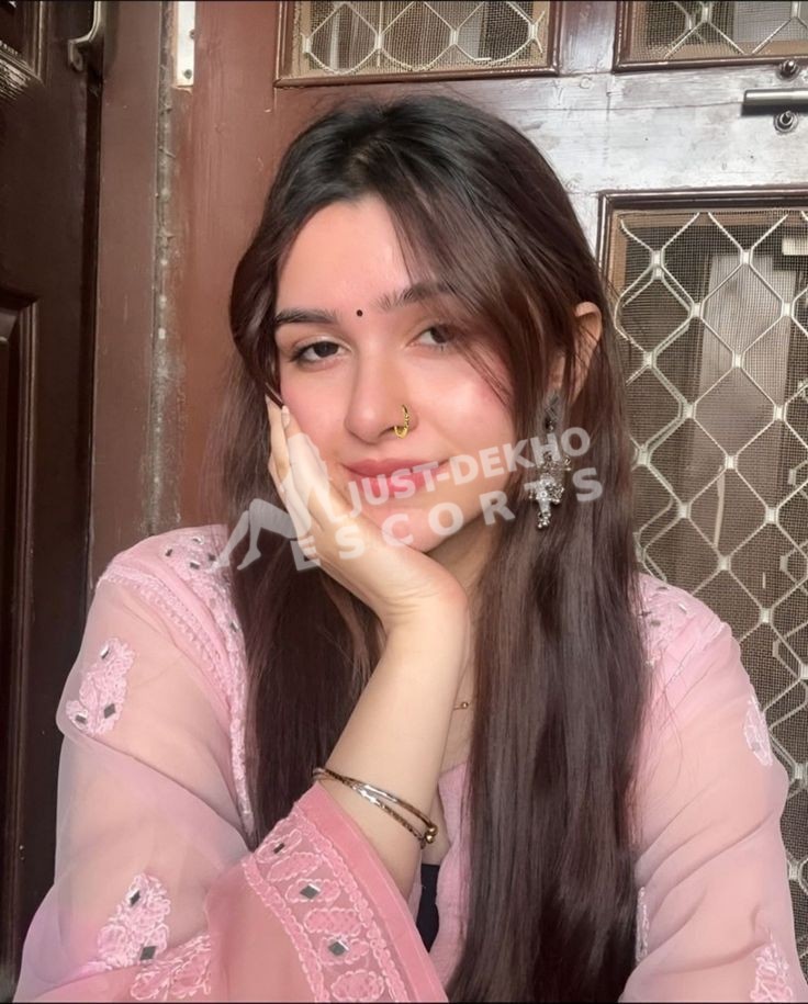 Affordable Girl Housewife offers Amravati VIP Prime.