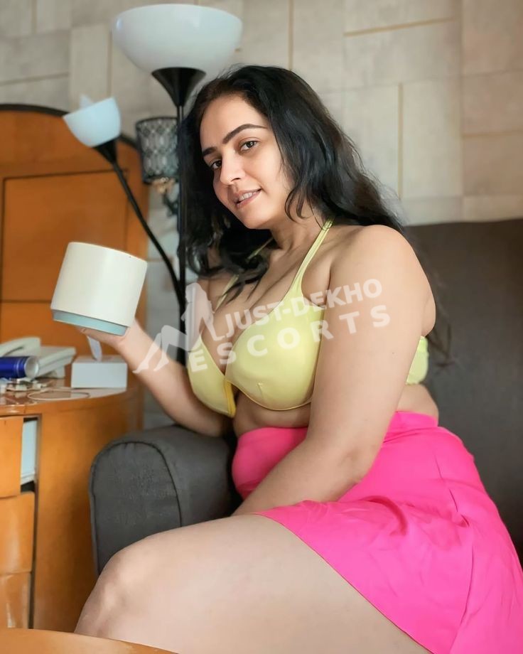 Greetings, everyone! I go by the name Jhalak, and I am thrilled to be here in Mumbai.
