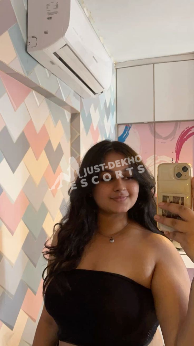 I'm Rajeshri independent call girl ready to fulfill your desires