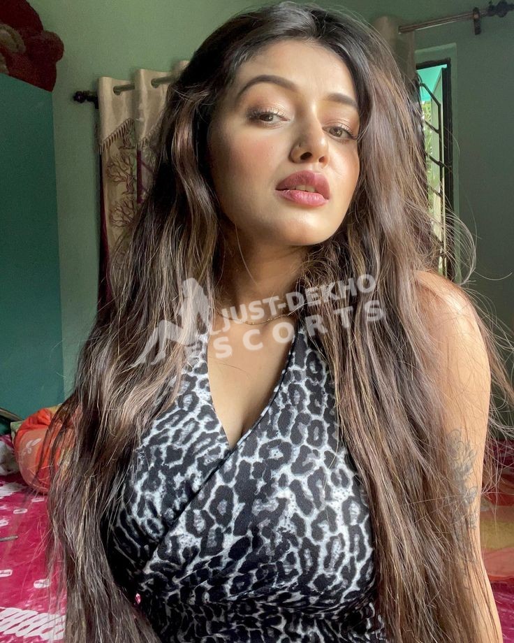 Hello there! I'm Aarna, and I am here in Chennai to create unforgettable memories with you