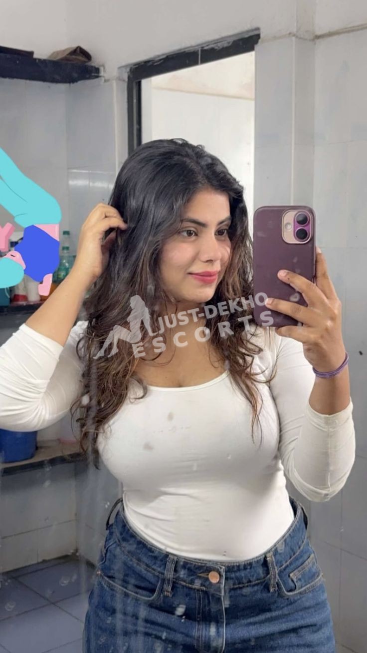 Sadhya is a real college lady with independent women who works VIP Prime.